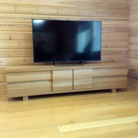 TV-taso huonekalupuuseppä